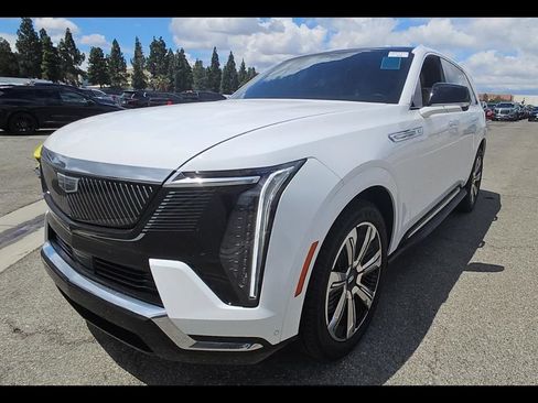 Used 2025 Cadillac Escalade IQ Luxury 2 AWD/4WD image 3