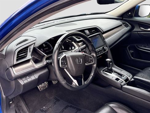Used 2019 Honda Civic Touring image 10