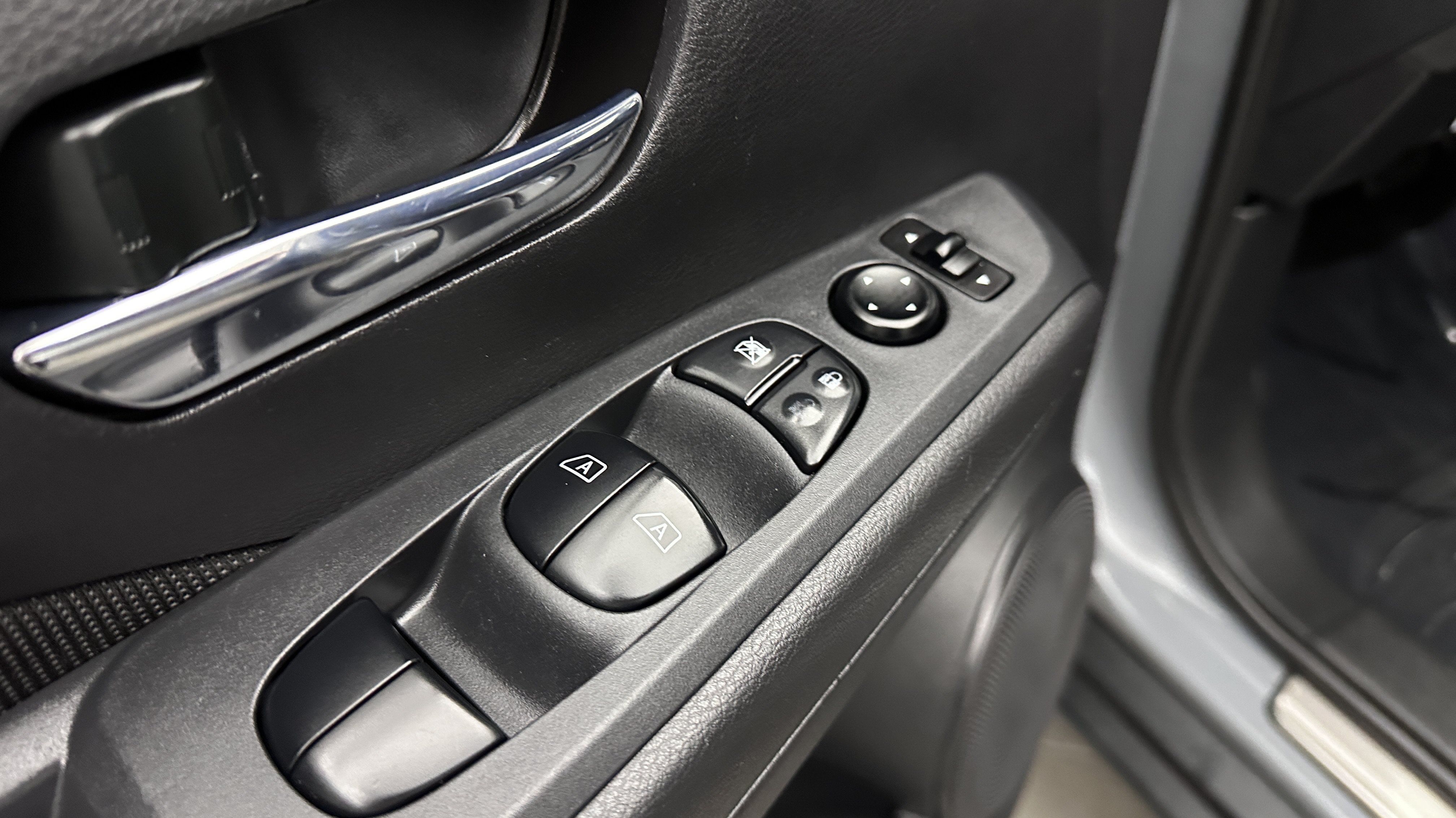 Used 2021 Nissan Kicks SV FWD image 11