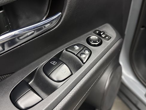 Used 2021 Nissan Kicks SV FWD image 11