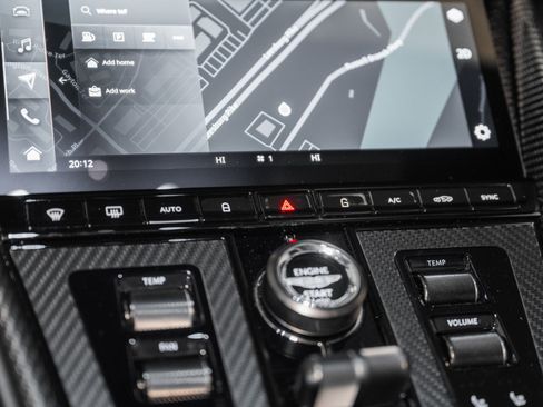 Used 2025 Aston Martin DB12 Coupe image 24