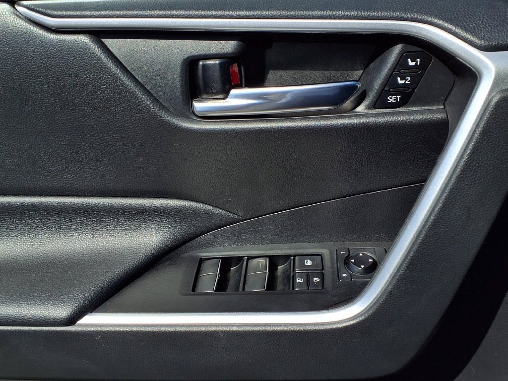 Certified 2021 Toyota RAV4 XLE Premium AWD/4WD image 19