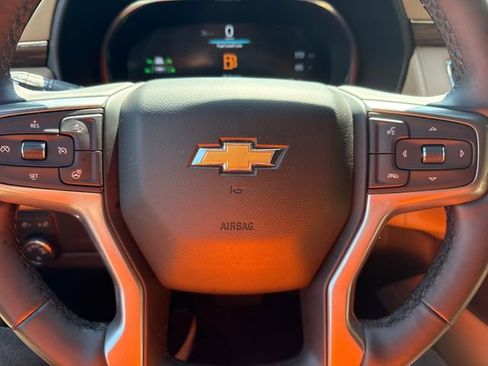 Used 2024 Chevrolet Suburban Premier AWD/4WD image 21