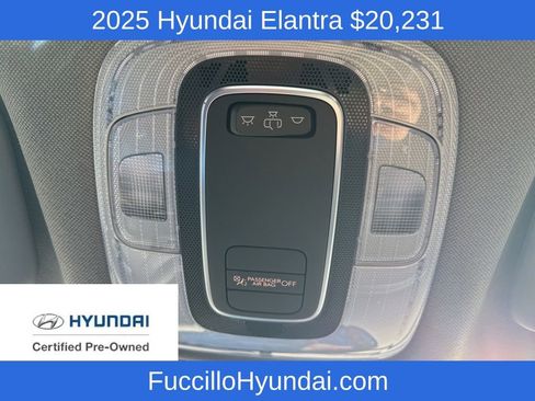 Certified 2025 Hyundai Elantra SE image 21