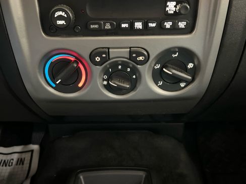 Used 2011 Chevrolet Colorado LT image 25