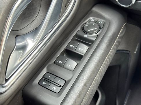 Used 2023 GMC Yukon SLT image 27