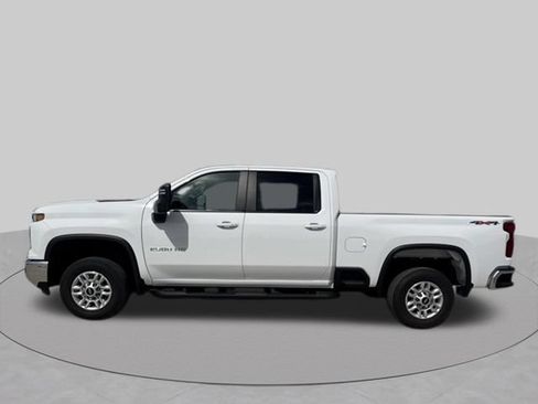 Used 2025 Chevrolet Silverado 2500 LT AWD/4WD image 2