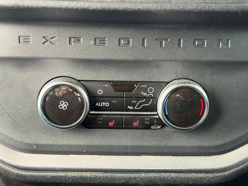 Used 2025 Ford Expedition Platinum AWD/4WD image 23
