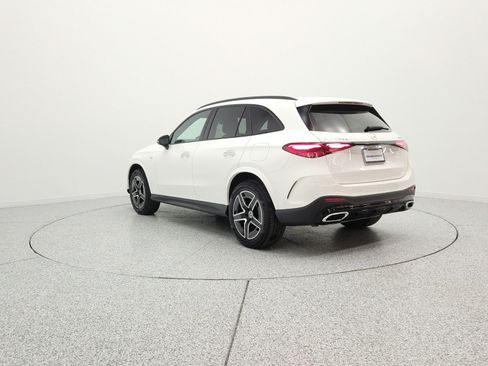 Used 2025 Mercedes-Benz GLC 350e 4MATIC image 7