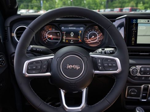 New 2026 Jeep Wrangler Unlimited Sahara AWD/4WD image 29