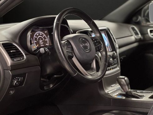 Used 2018 Jeep Grand Cherokee Altitude AWD/4WD image 9