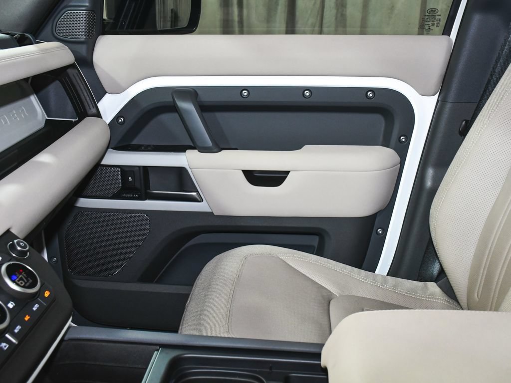 Used 2021 Land Rover Defender 110 SE AWD/4WD image 43