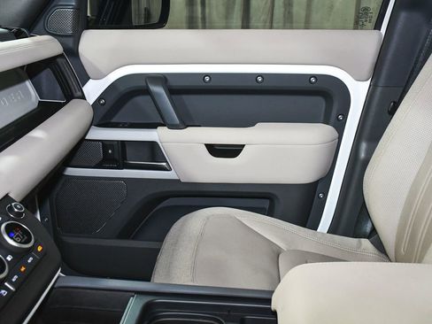 Used 2021 Land Rover Defender 110 SE AWD/4WD image 43