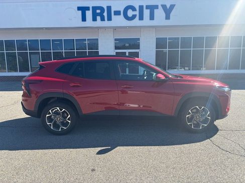 New 2026 Chevrolet Trax LT w/ Sunroof Package image 7