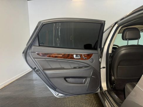 Used 2012 Hyundai Equus Signature RWD image 26