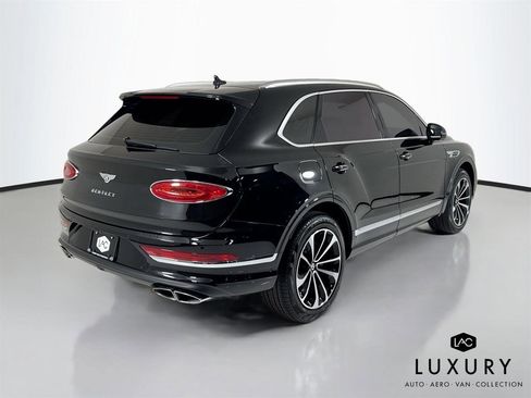 Used 2024 Bentley Bentayga image 6