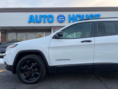 Used 2017 Jeep Cherokee Sport image 33