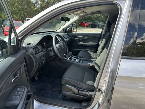 Used 2019 Honda Ridgeline Sport image 2
