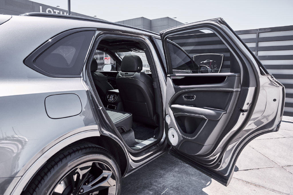 Used 2024 Bentley Bentayga AWD/4WD image 24