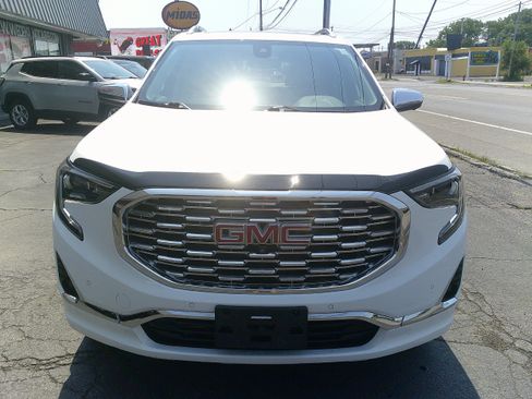 Used 2019 GMC Terrain Denali w/ GMC Pro Grade Package AWD/4WD image 8