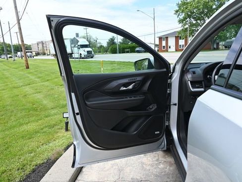 Used 2021 GMC Terrain SLT w/ Infotainment Package II AWD/4WD image 25