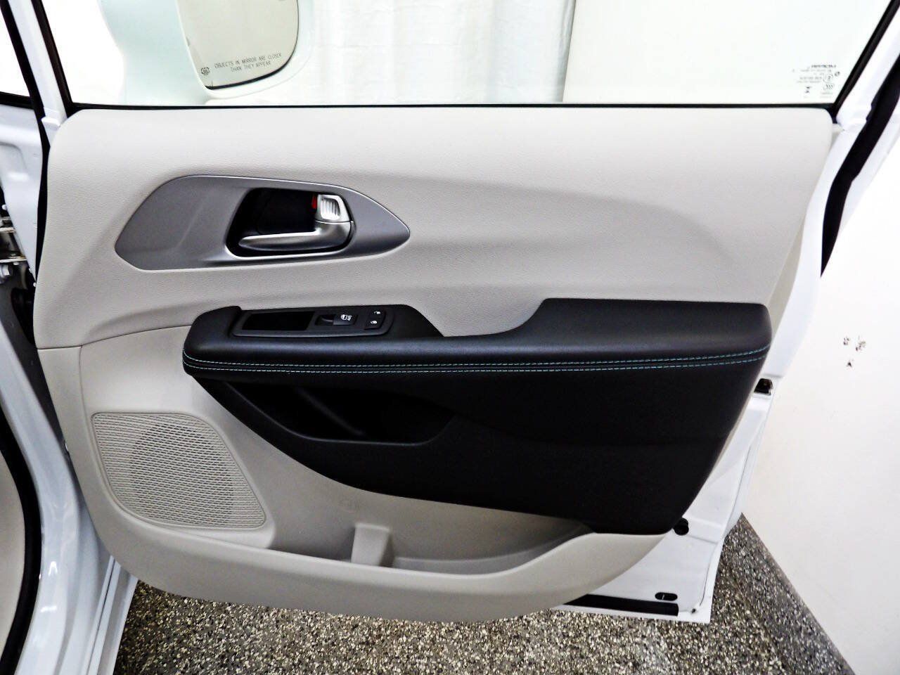 Used 2019 Chrysler Pacifica Touring Plus FWD image 11