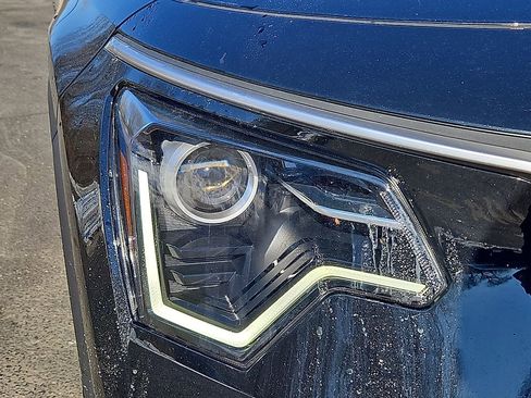 Certified 2023 Kia Niro EX image 10