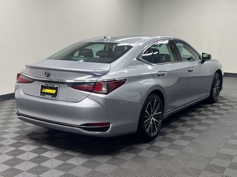 Certified 2022 Lexus ES 300h w/ Premium Package FWD image 5