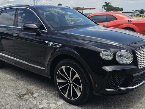 Used 2023 Bentley Bentayga AWD/4WD image 7