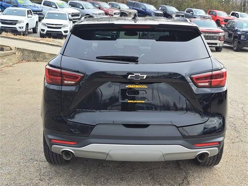 Used 2024 Chevrolet Blazer LT w/ LPO, Black Grille Bar Package image 4