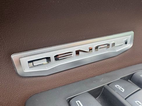 Used 2023 GMC Sierra 1500 Denali w/ Denali Reserve Package image 19
