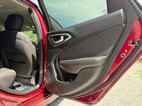 Used 2015 Chrysler 200 Limited FWD image 29