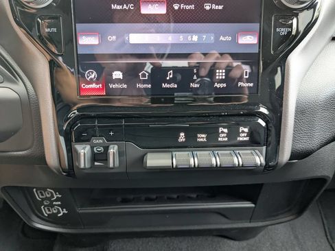Used 2026 RAM 2500 Big Horn AWD/4WD image 5