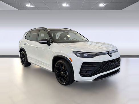 New 2026 Volkswagen Tiguan SE R-Line FWD image 7