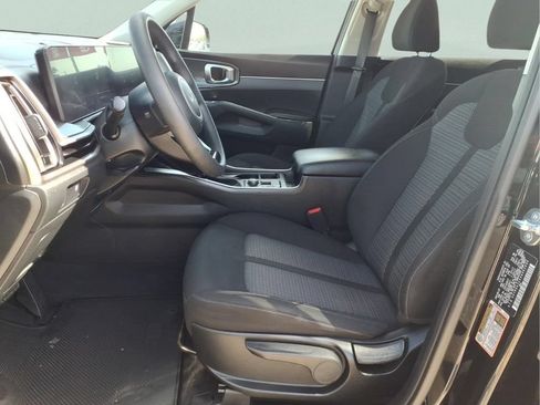 Used 2025 Kia Sorento LX FWD image 12