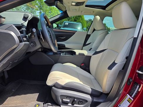 Used 2025 Lexus ES 300h w/ Technology Package FWD image 9
