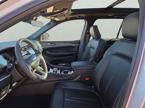 New 2025 Jeep Grand Cherokee Limited image 15