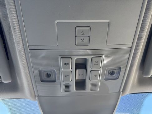 New 2026 Volkswagen Taos SE FWD image 32