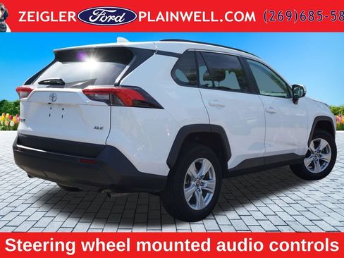 Used 2021 Toyota RAV4 XLE FWD image 2