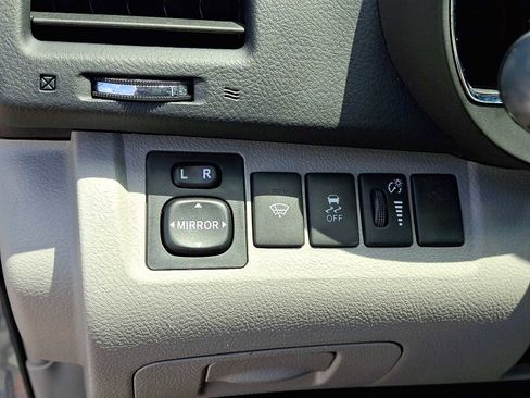 Used 2013 Toyota Highlander 4WD w/ Cold Weather Pkg image 24