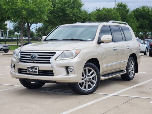 Used 2014 Lexus LX 570 4WD image 1