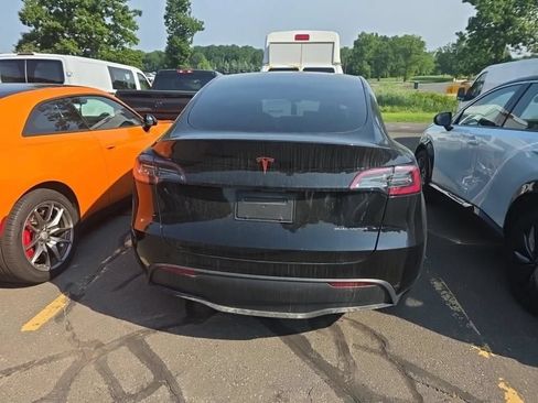 Used 2024 Tesla Model Y Long Range AWD/4WD image 4