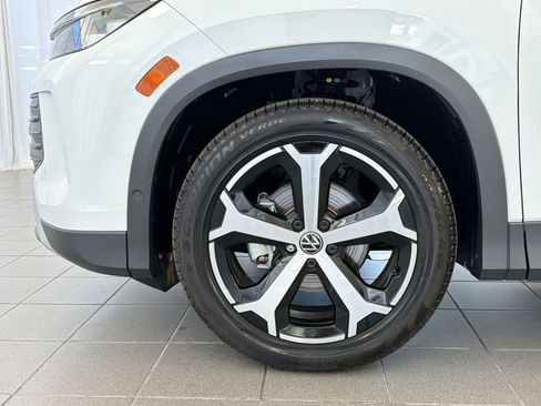 New 2026 Volkswagen Tiguan SE FWD image 12