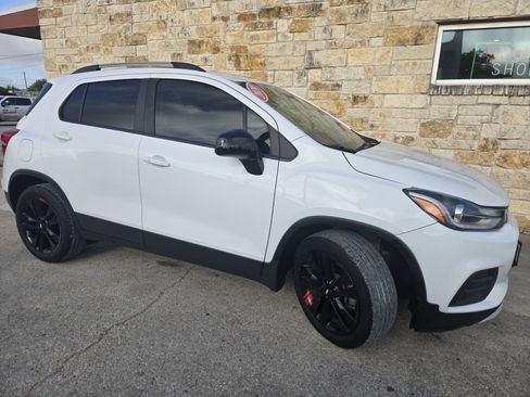 Used 2020 Chevrolet Trax LT w/ Redline Edition FWD image 19