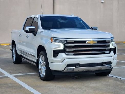 Used 2022 Chevrolet Silverado 1500 High Country w/ High Country Premium Package AWD/4WD image 3