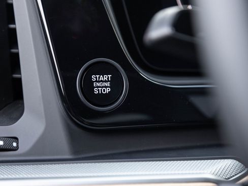 Certified 2026 Porsche Cayenne image 17