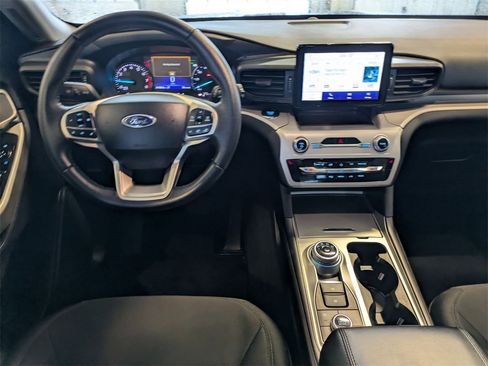 Used 2023 Ford Explorer XLT image 16