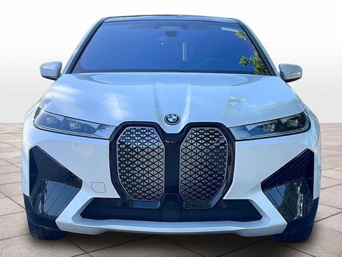Used 2023 BMW iX xDrive50 w/ Sport Package AWD/4WD image 3