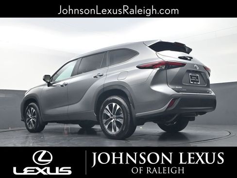 Used 2026 Toyota Highlander XLE image 17