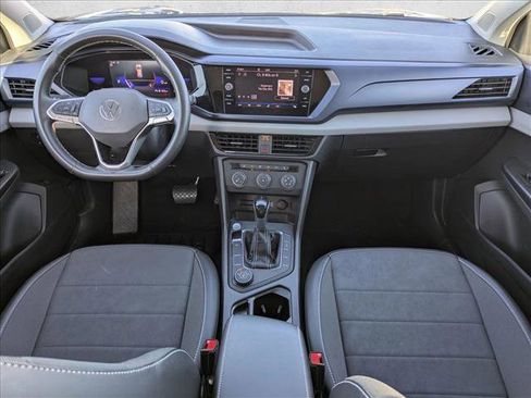 Used 2022 Volkswagen Taos SE image 16